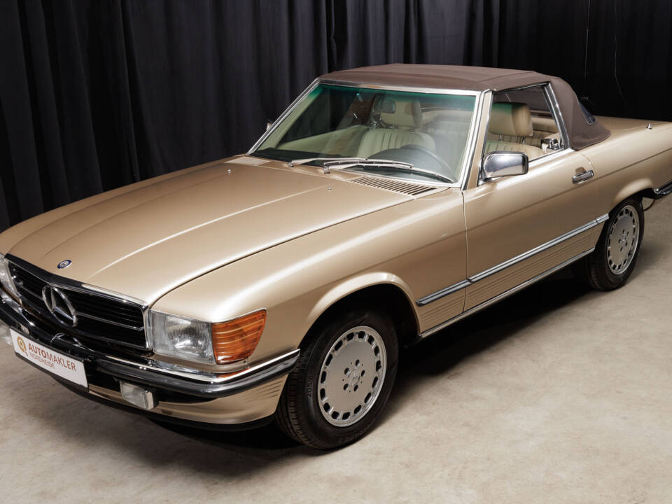 Immagine 1/71 di Mercedes-Benz 420 SL (1988)