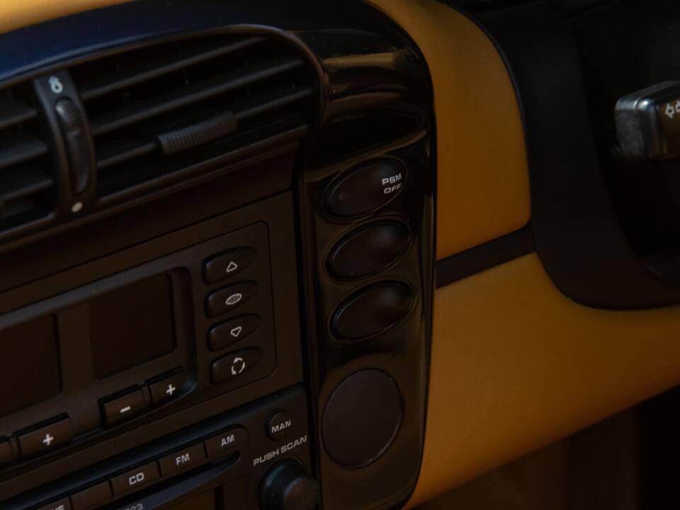 Immagine 17/50 di Porsche Boxster (2004)