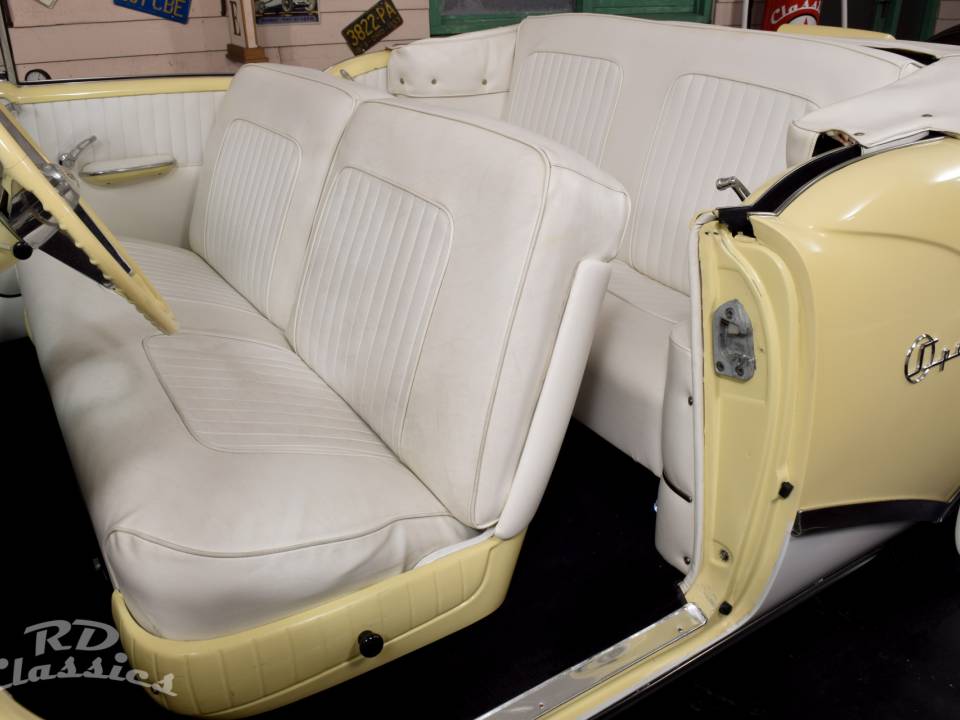 Image 21/34 of Buick 40 Special Convertible (1955)