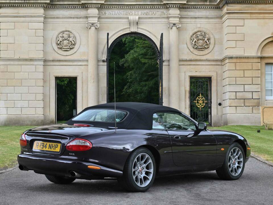 Afbeelding 32/50 van Jaguar XKR (1998)
