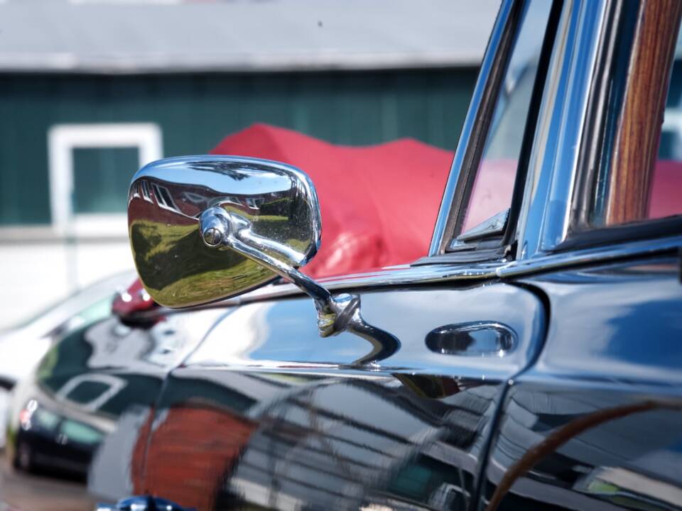 Image 3/39 of Mercedes-Benz 300 SE (1962)
