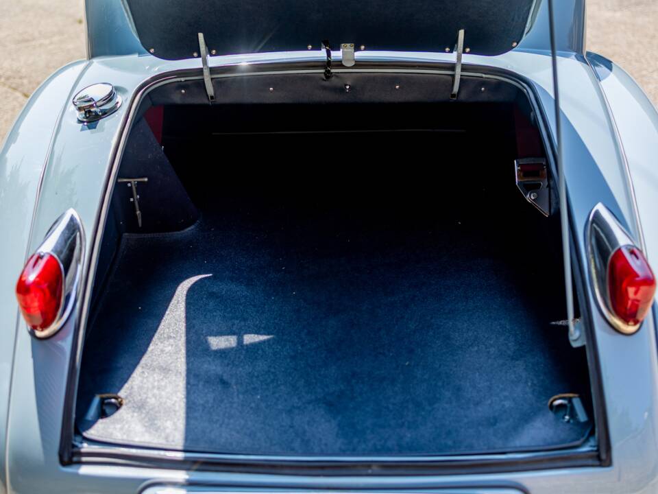 Image 18/50 of Jaguar XK 140 FHC (1955)