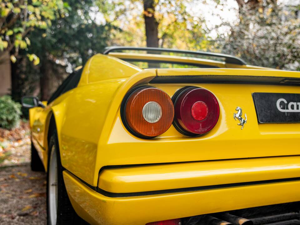 Bild 9/55 von Ferrari 328 GTS (1986)