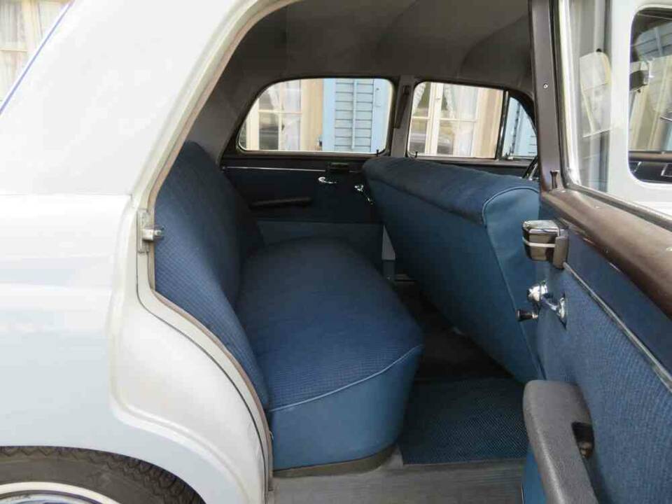 Imagen 9/19 de Mercedes-Benz 180 b (1960)