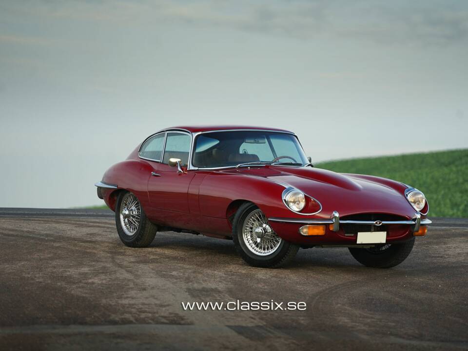 Image 13/17 of Jaguar E-Type (1970)