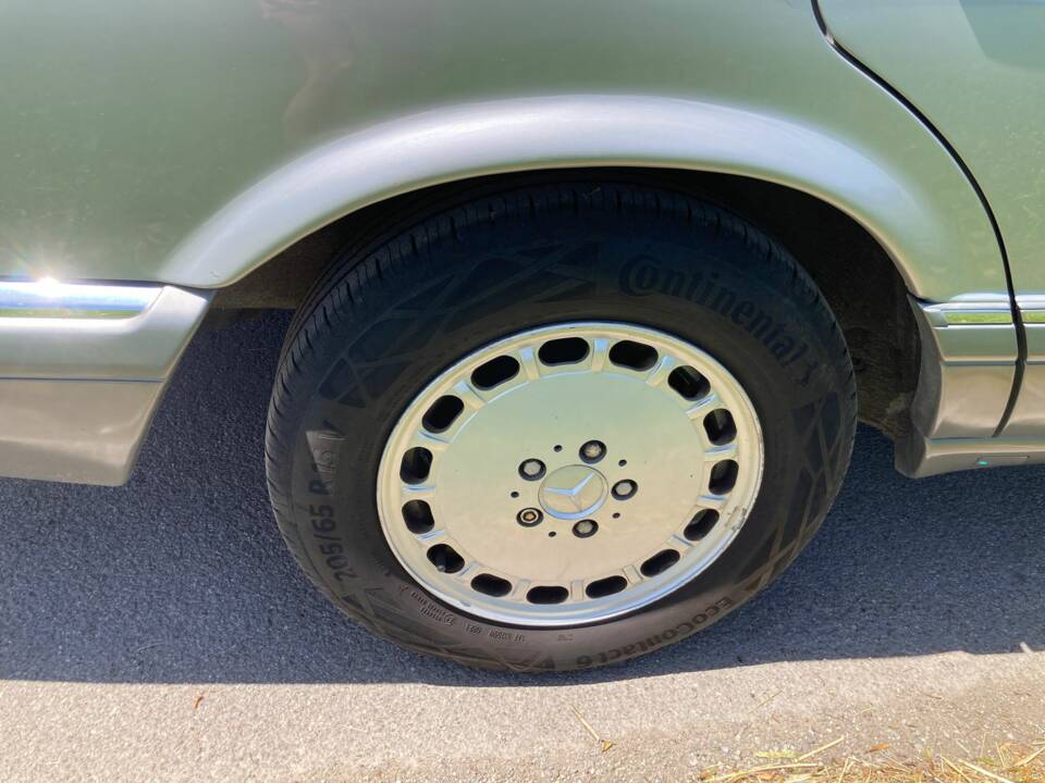 Immagine 9/29 di Mercedes-Benz 300 SE (1990)