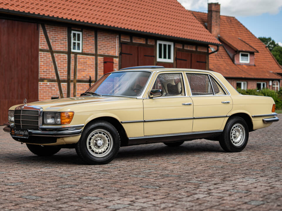 Image 1/40 of Mercedes-Benz 350 SE (1975)