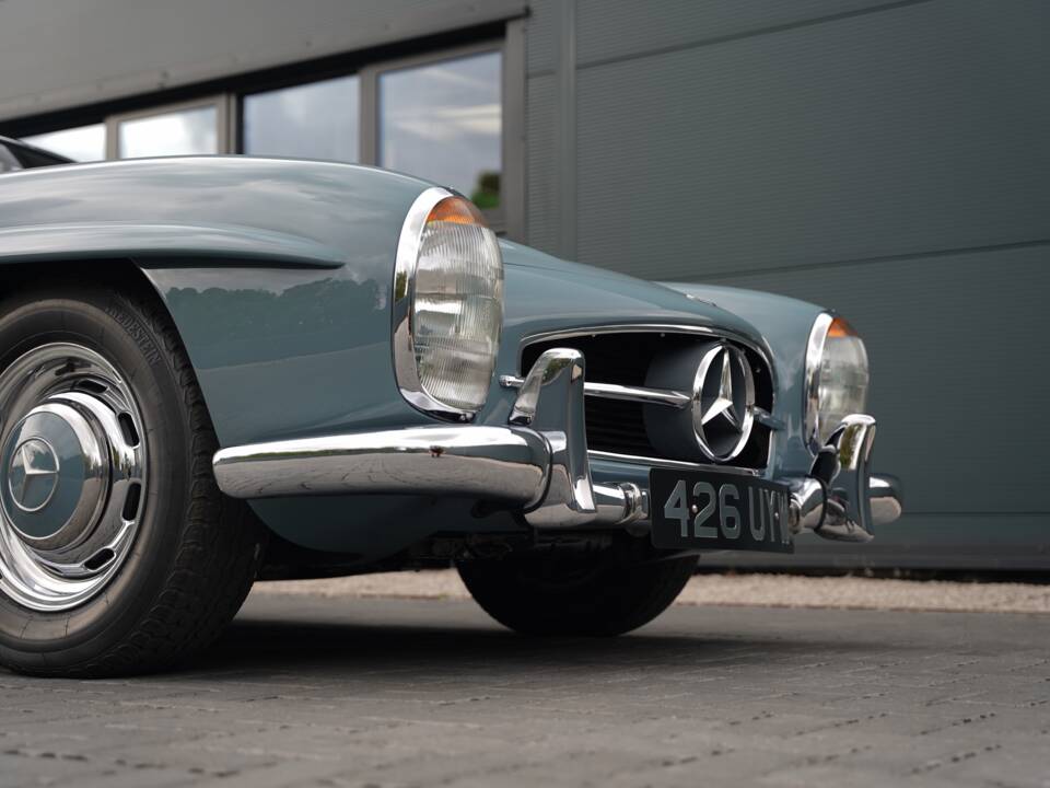 Image 23/43 of Mercedes-Benz 300 SL Roadster (1960)