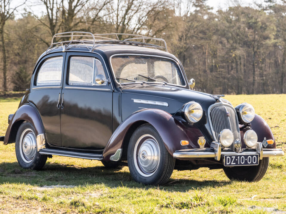 Image 2/35 of SIMCA 8 - 1200 (1951)