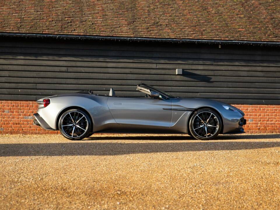 Imagen 3/50 de Aston Martin Vanquish Zagato Volante (2017)