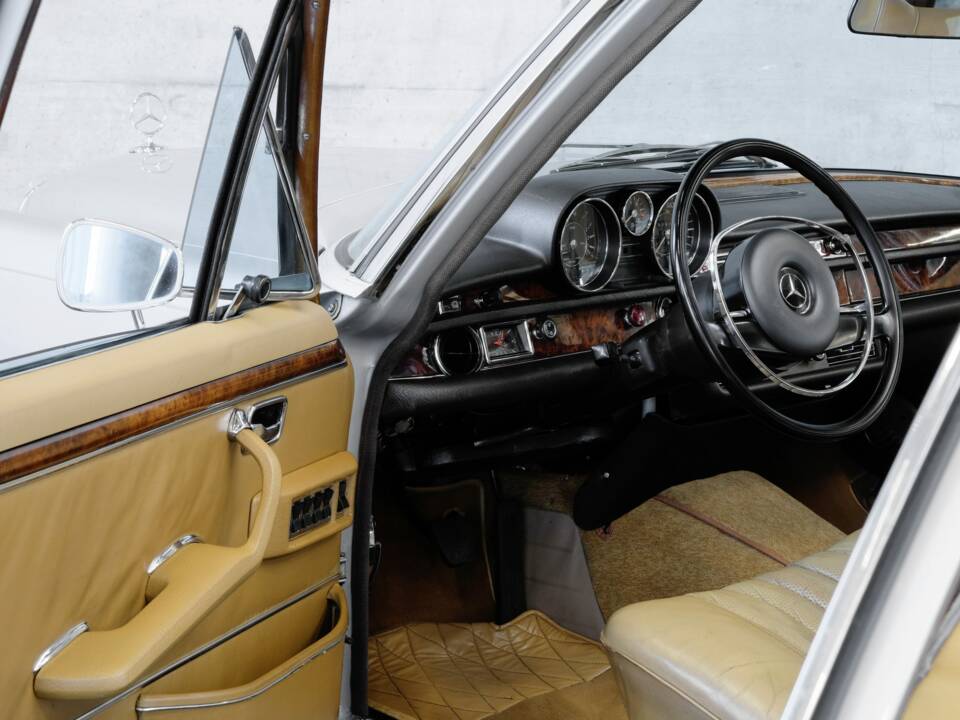 Immagine 25/50 di Mercedes-Benz 300 SEL 6.3 (1968)