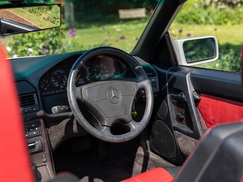 Image 45/50 of Mercedes-Benz SL 320 &quot;Mille Miglia&quot; (1995)
