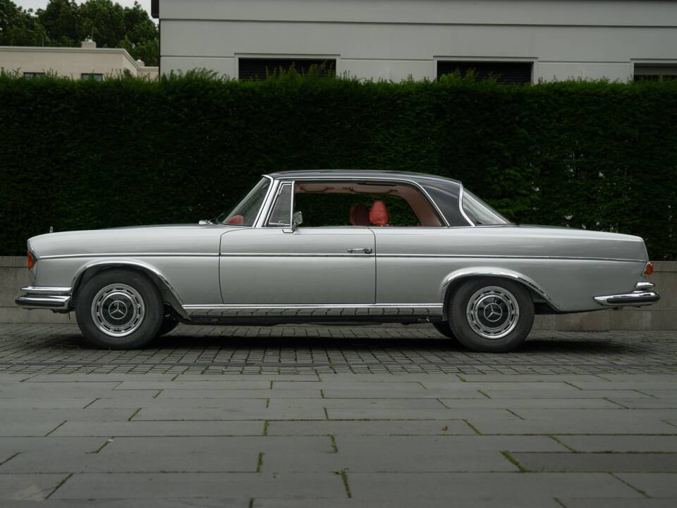 Image 24/95 of Mercedes-Benz 280 SE 3,5 (1970)
