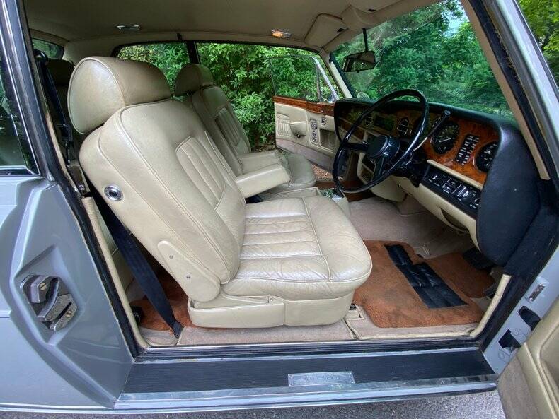 Image 26/50 de Bentley Corniche (1980)