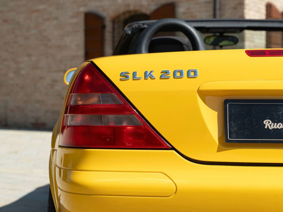 Immagine 18/50 di Mercedes-Benz SLK 200 (1997)