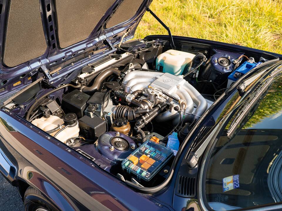 Immagine 29/35 di BMW 320i (1988)