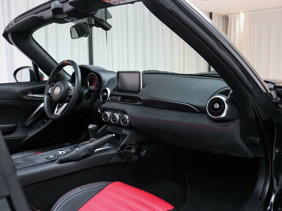 Image 8/13 of Abarth 124 Spider (2018)