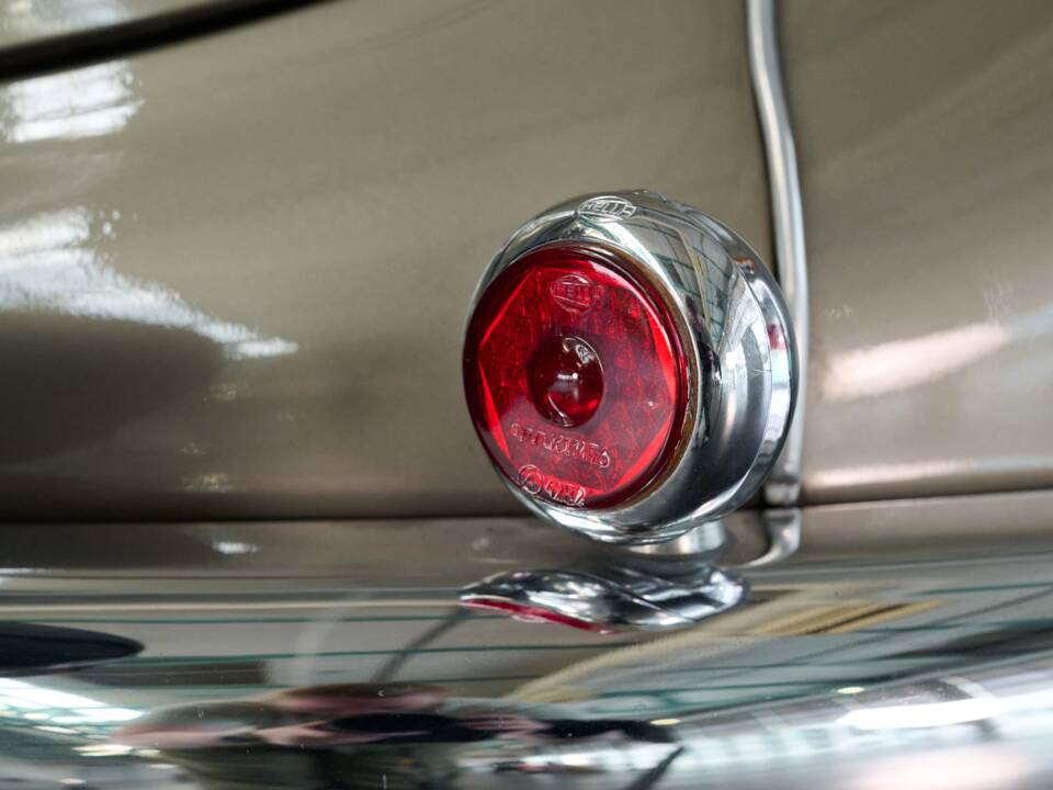 Immagine 47/50 di BMW 502 Baur (1955)