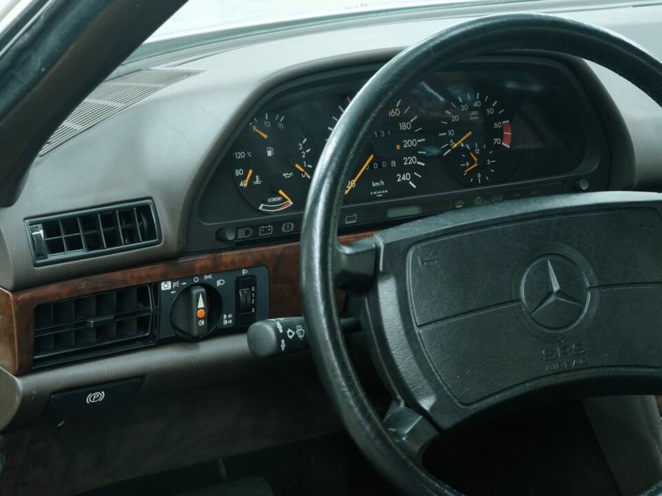 Image 49/50 of Mercedes-Benz 420 SEC (1989)