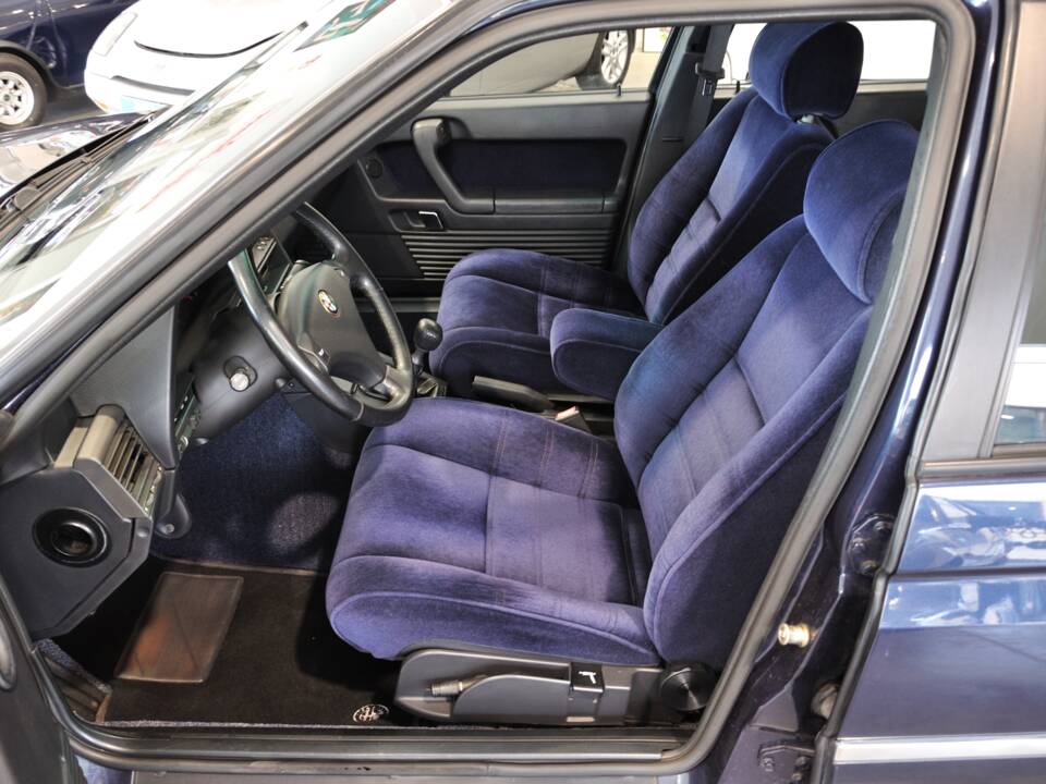 Image 15/26 of Alfa Romeo 164 2.0 Super V6 (1993)