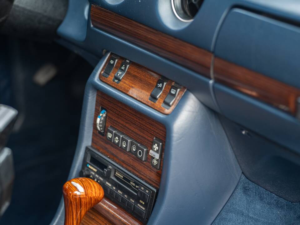 Bild 39/83 von Mercedes-Benz 300 D Turbodiesel (1983)