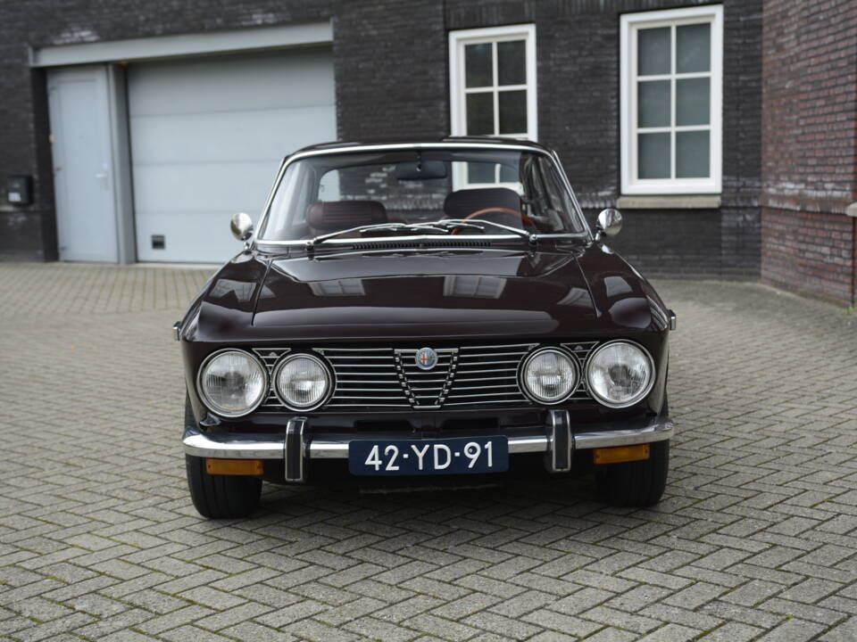 Image 8/22 de Alfa Romeo 2000 GT Veloce (1974)