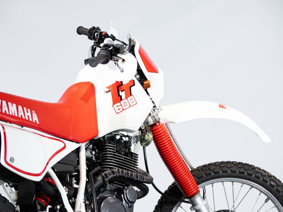 Image 8/50 de Yamaha DUMMY (1986)