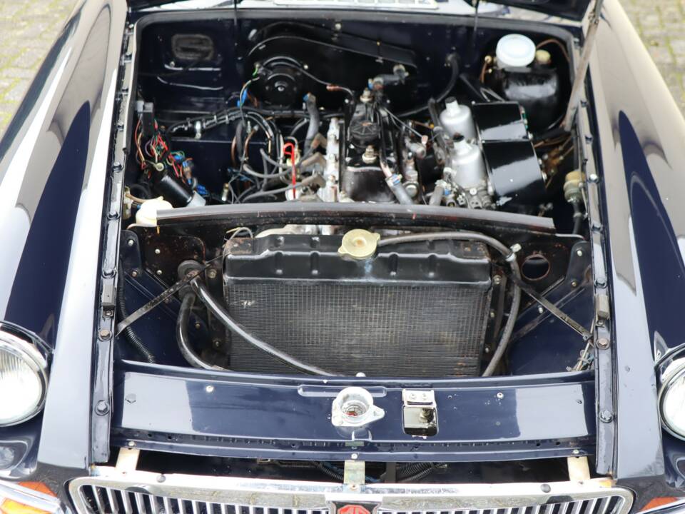 Afbeelding 30/50 van MG MGB (1973)