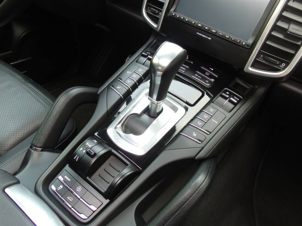 Image 59/98 of Porsche Cayenne S (2010)