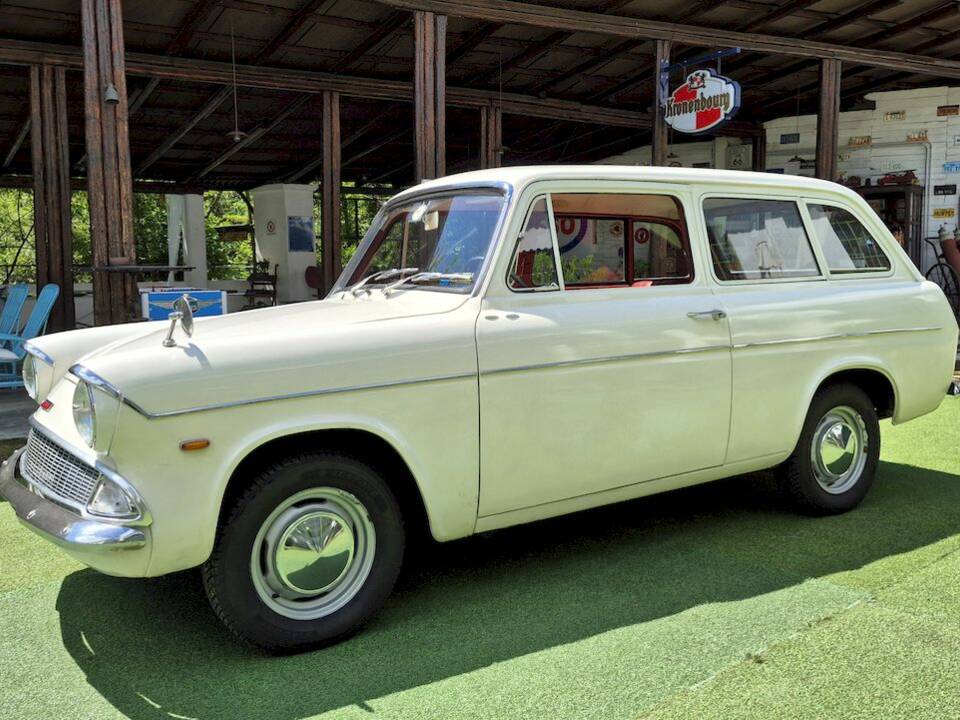 Image 5/63 of Ford Anglia (1965)