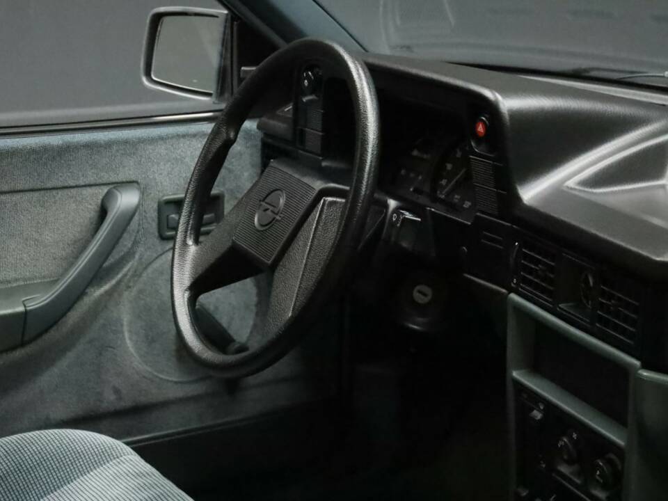 Image 49/50 of Opel Kadett 2,0i GSi (1988)