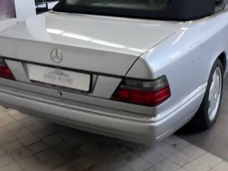 Image 7/32 de Mercedes-Benz E 320 "Final Edition" (1997)