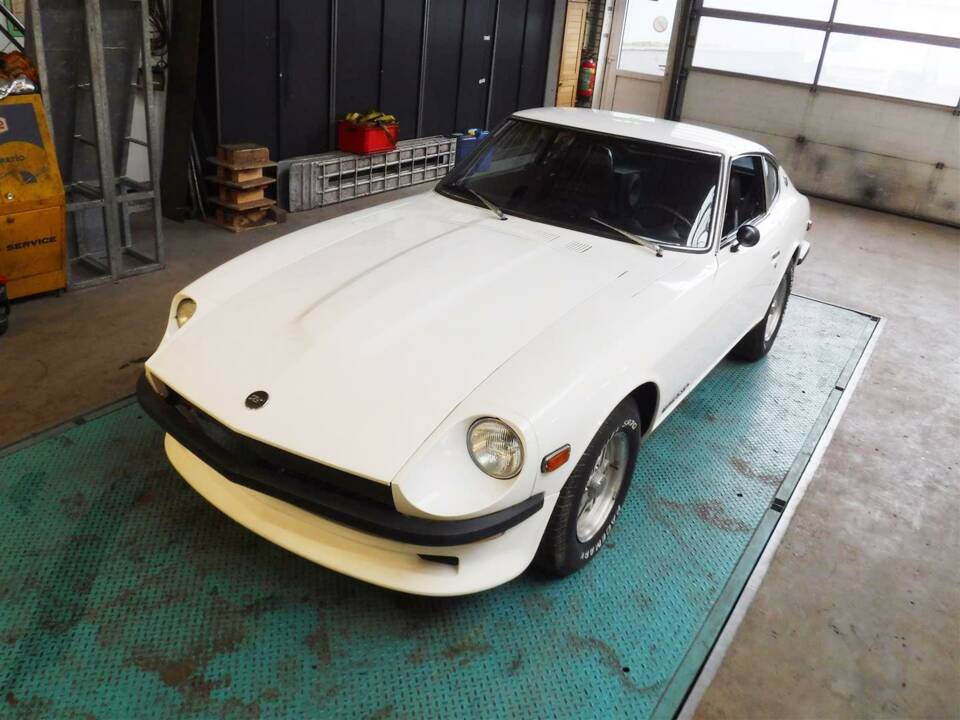 Image 37/39 of Datsun 240 Z (1972)