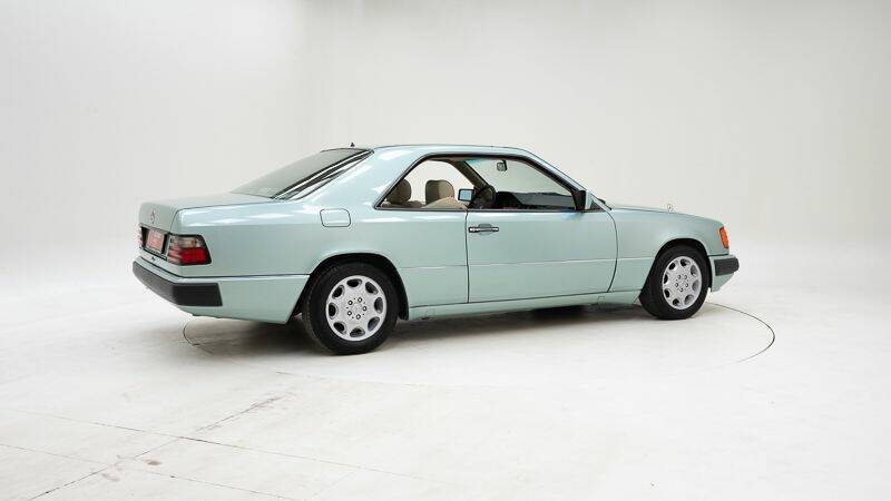 Bild 2/15 von Mercedes-Benz 300 CE (1992)