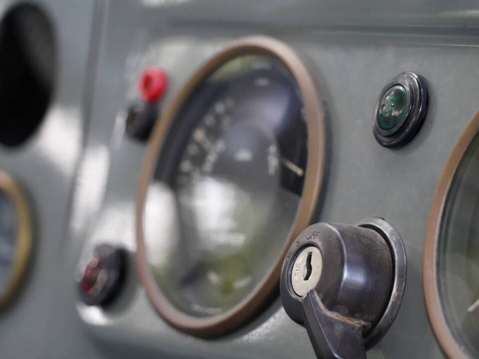 Bild 75/79 von Land Rover 88 (1963)