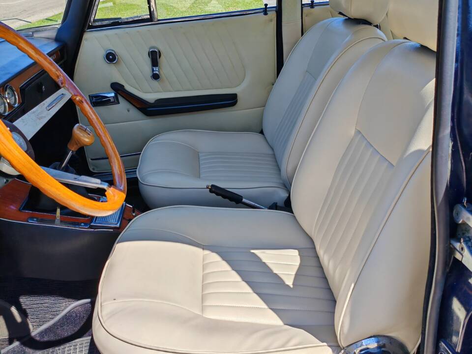 Image 33/50 of Alfa Romeo 2000 Berlina (1972)