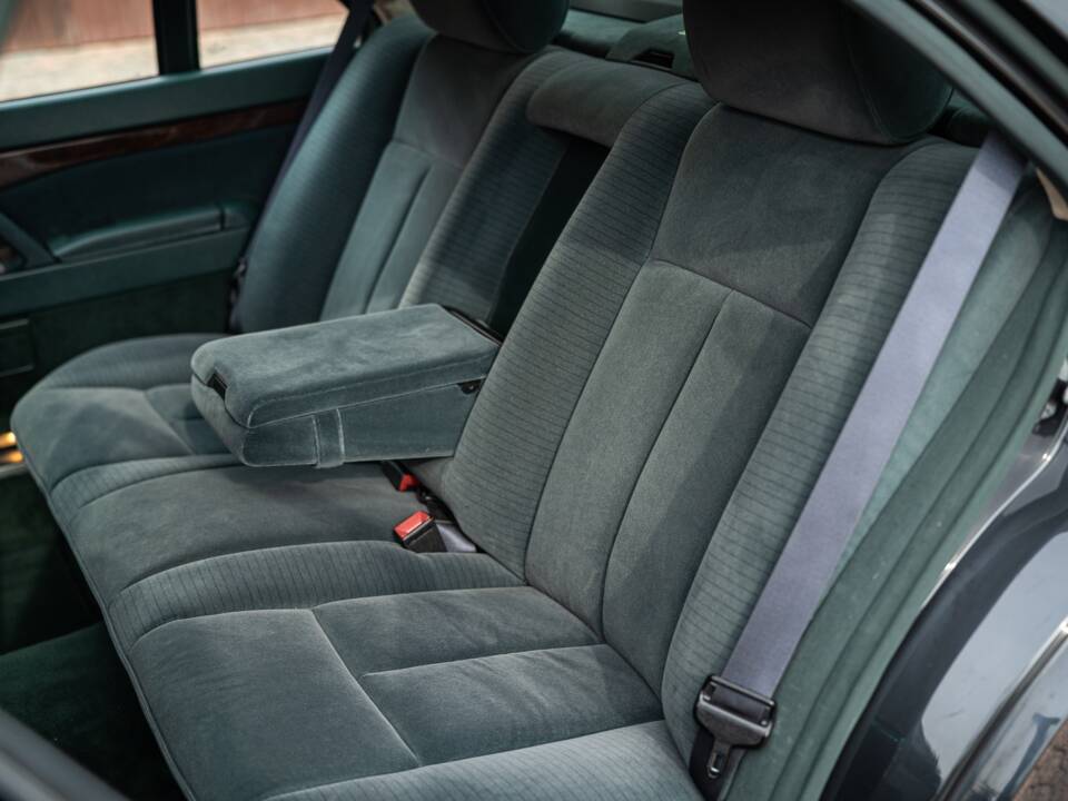 Image 50/54 of Mercedes-Benz 500 SEL (1992)