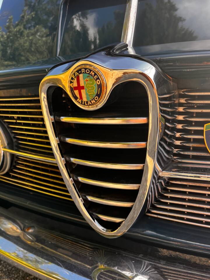 Image 17/22 de Alfa Romeo 2600 Sprint (1963)