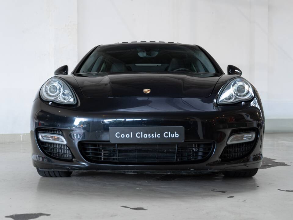 Image 2/31 of Porsche Panamera Turbo (2010)