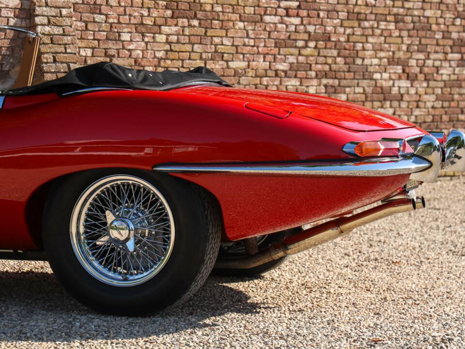 Image 14/50 de Jaguar Type E 3.8 (1964)