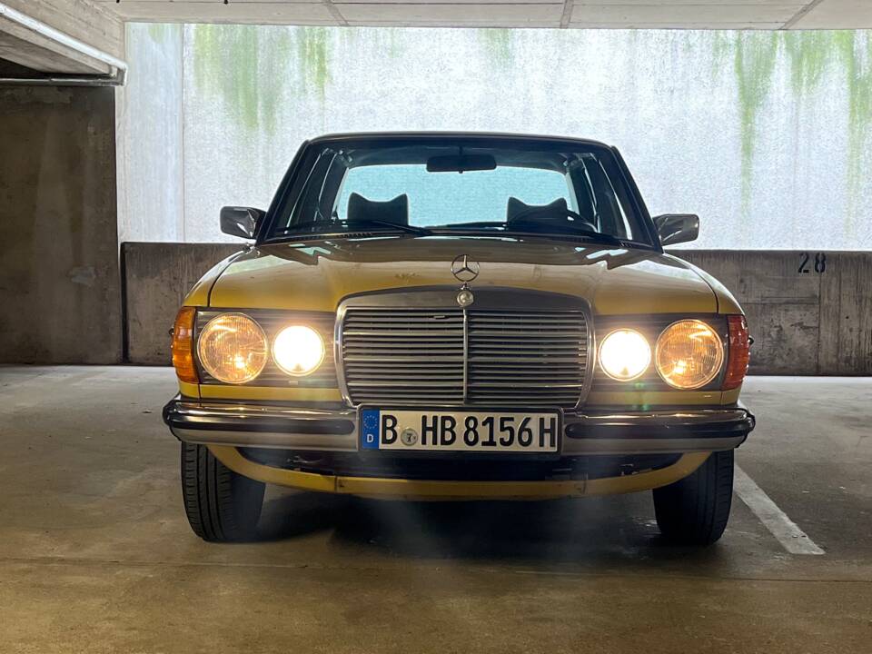 Image 7/139 of Mercedes-Benz 240 D (1978)
