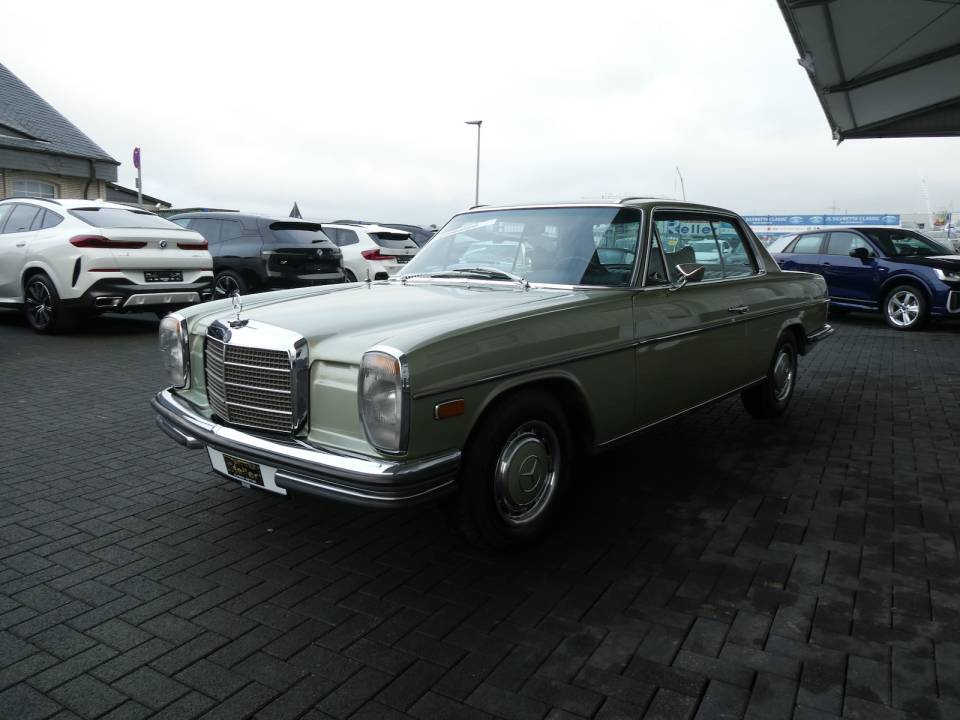 Image 3/28 de Mercedes-Benz 280 CE (1973)