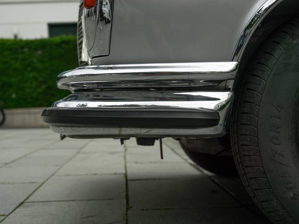 Image 33/95 of Mercedes-Benz 280 SE 3,5 (1970)