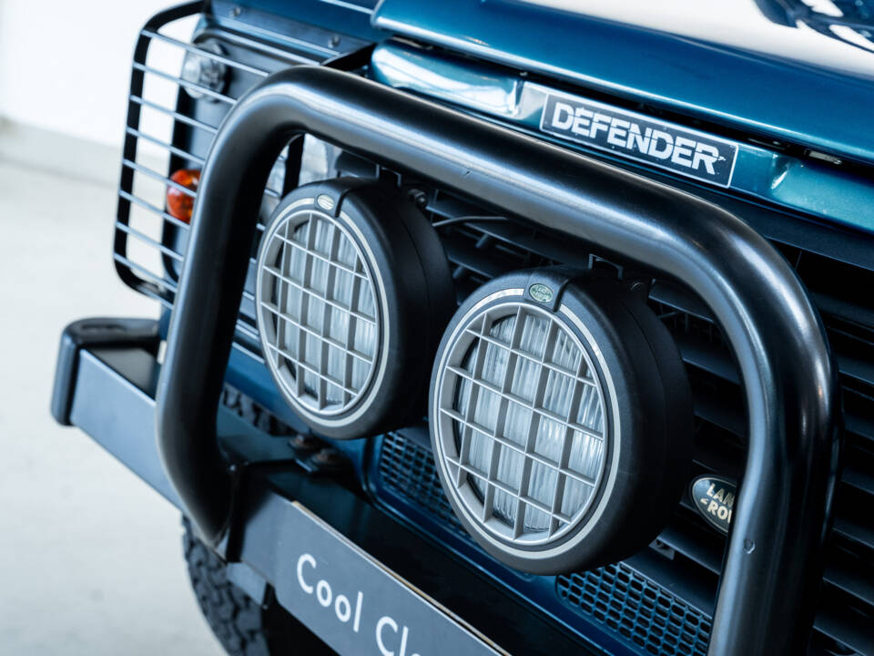 Image 32/43 of Land Rover Defender 90 &quot;50th Anniversary&quot; (1998)