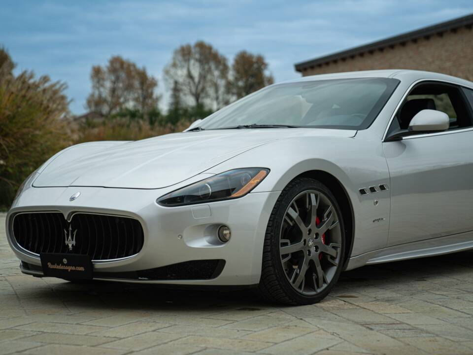 Bild 26/50 von Maserati GranTurismo S (2009)