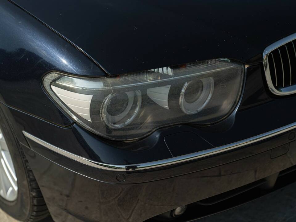 Image 20/50 de BMW 745Li (2001)