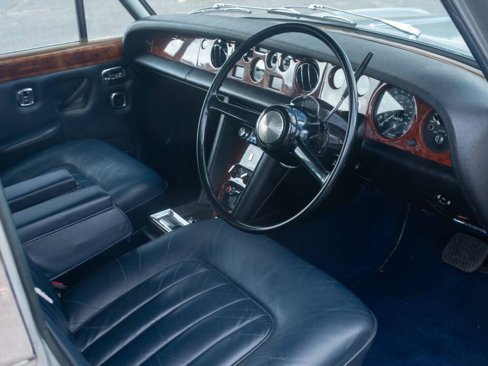 Image 4/50 of Rolls-Royce Silver Shadow I (1973)