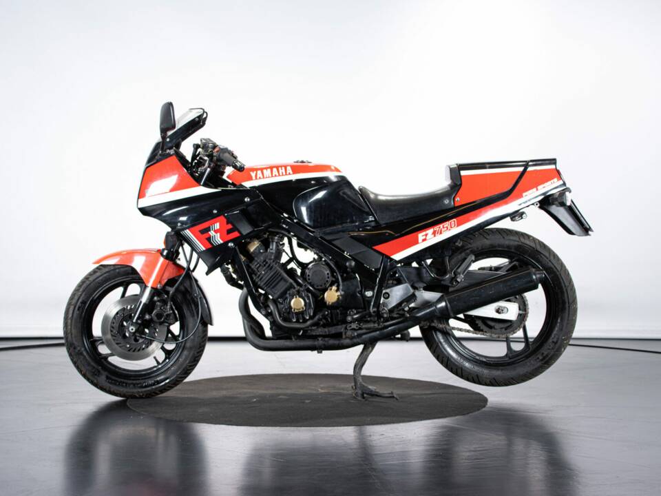 Image 1/50 of Yamaha FZ 750 (1986)