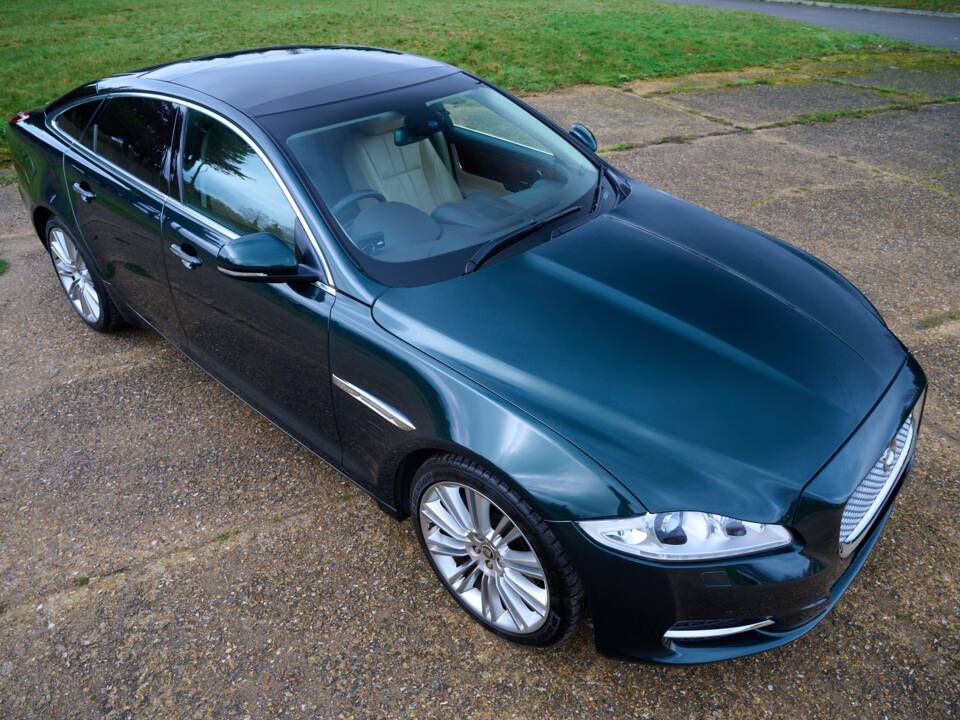 Image 26/50 of Jaguar XJ 5.0 (2010)