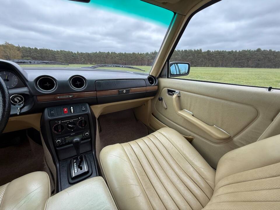 Imagen 10/34 de Mercedes-Benz 230 E (1983)
